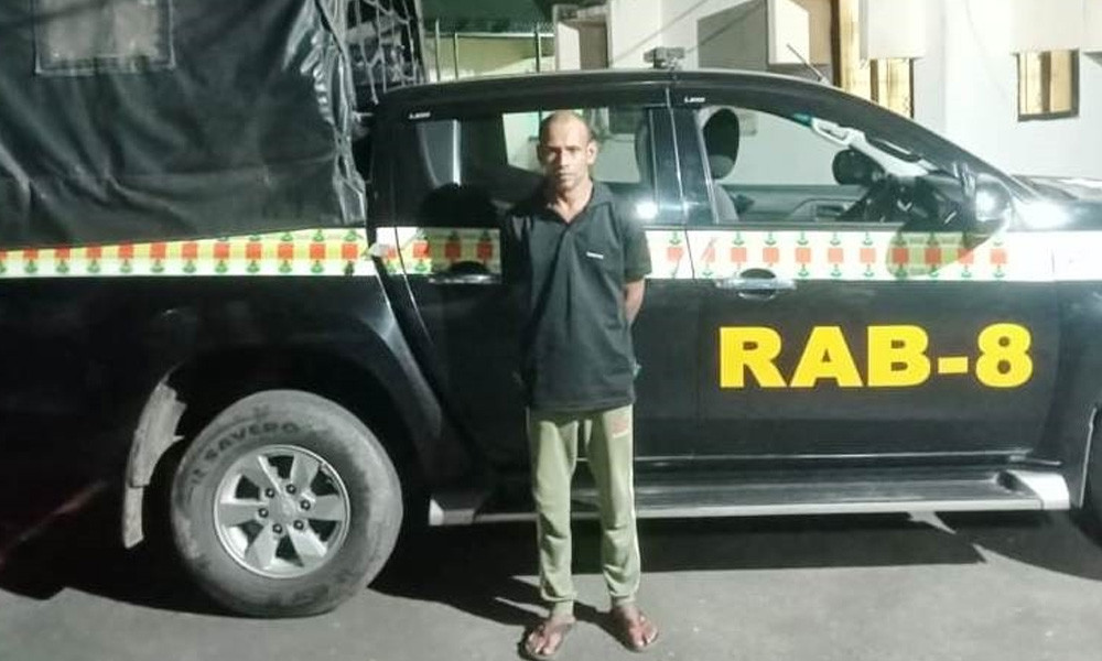 শিবচরে নারীকে গলা কেটে হত্যার অভিযোগে যুবক গ্রেপ্তার